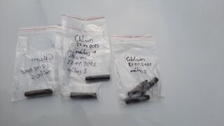 Nábojnice z válečné munice Mauser archeolog rozdělil podle místa nálezu. Foto: David Horák